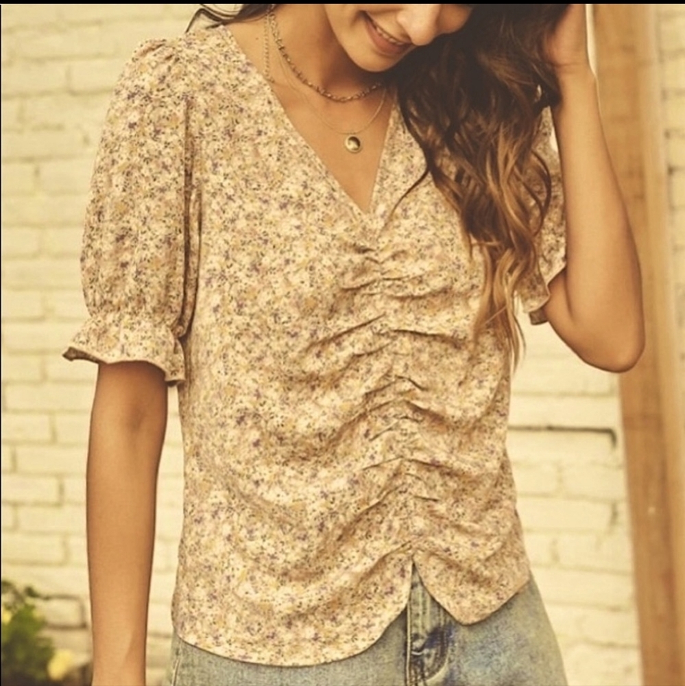 Ditsey cutee floral ruched front blouse